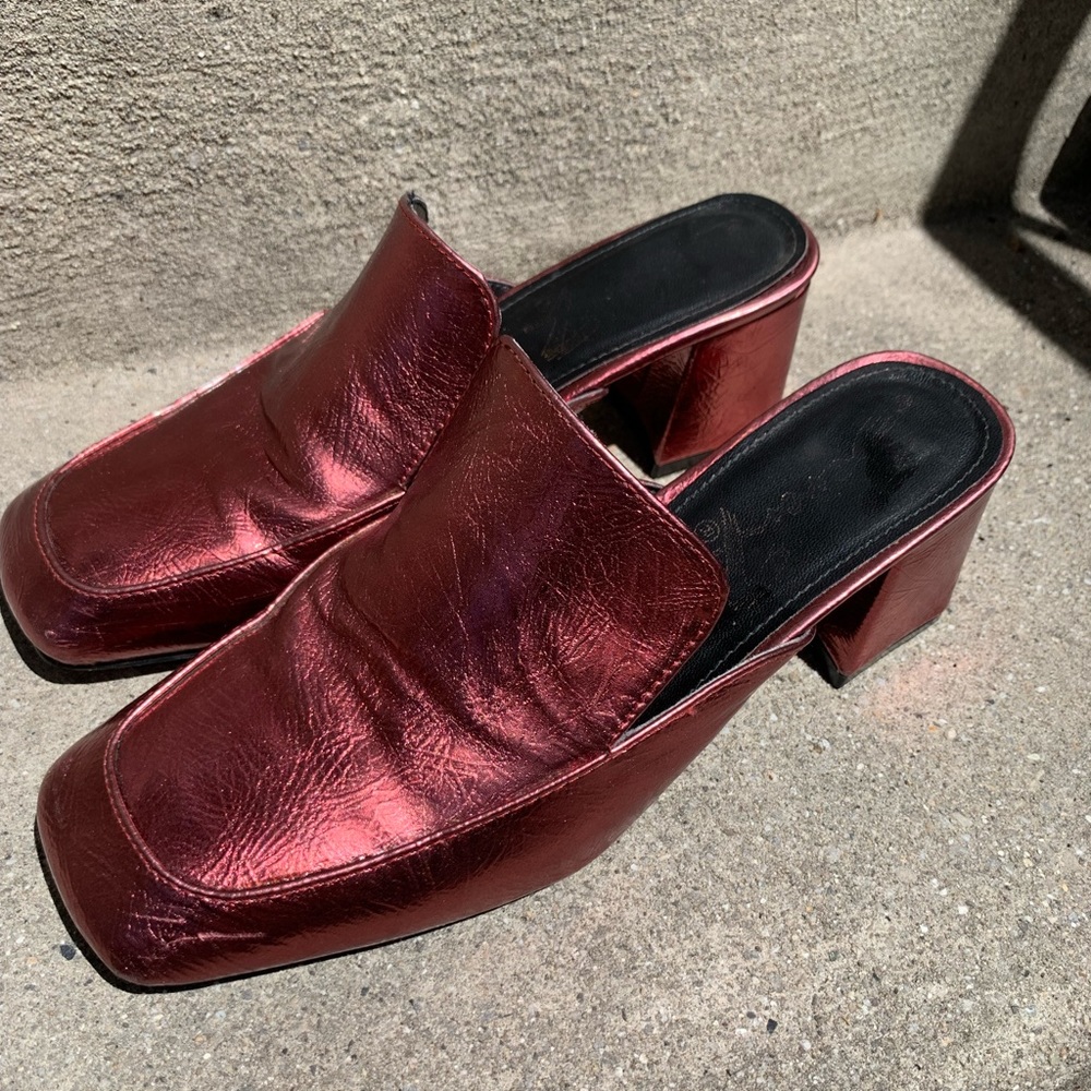 Seven7 metallic pink mules